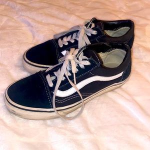 Black and white VANS men’s 5.5 women’s 7